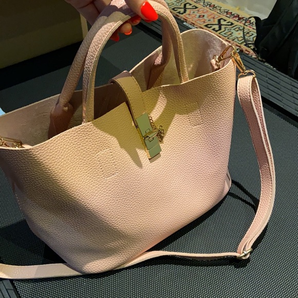 💙3/$30•🔥 Pink faux leather Tote Bag📦🤩 - Picture 4 of 7